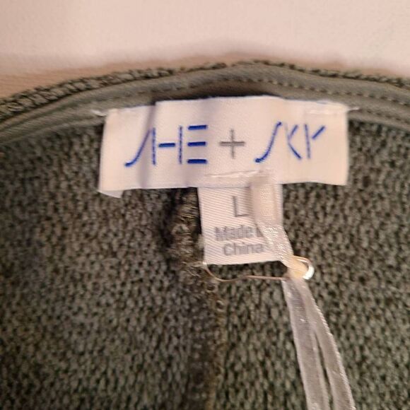 She + Sky Womens NWT Sage Green V-Neck Sweater Large - Picture 5 of 11